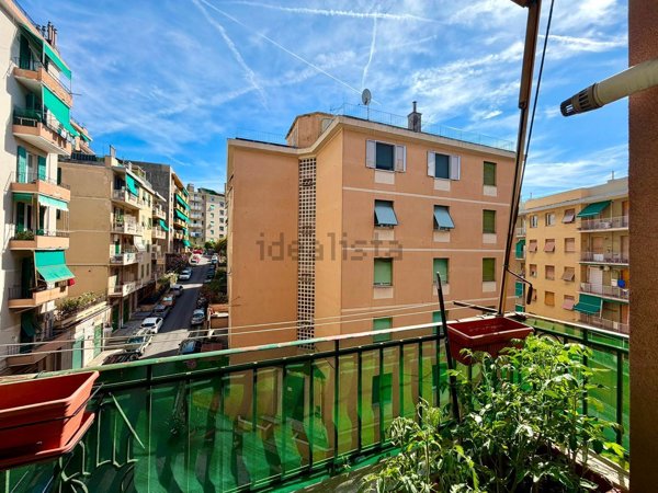 appartamento in vendita a Genova in zona Sestri Ponente