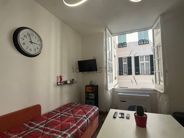 appartamento in vendita a Genova in zona Sottoripa / Maddalena / Molo