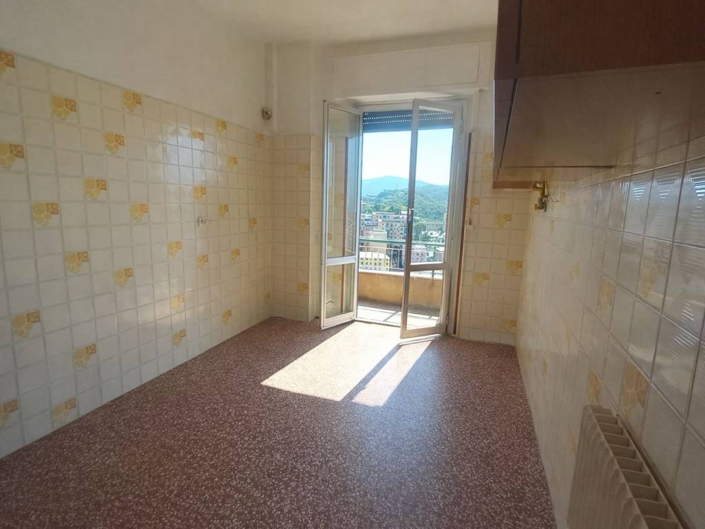 appartamento in vendita a Genova in zona Sestri Ponente