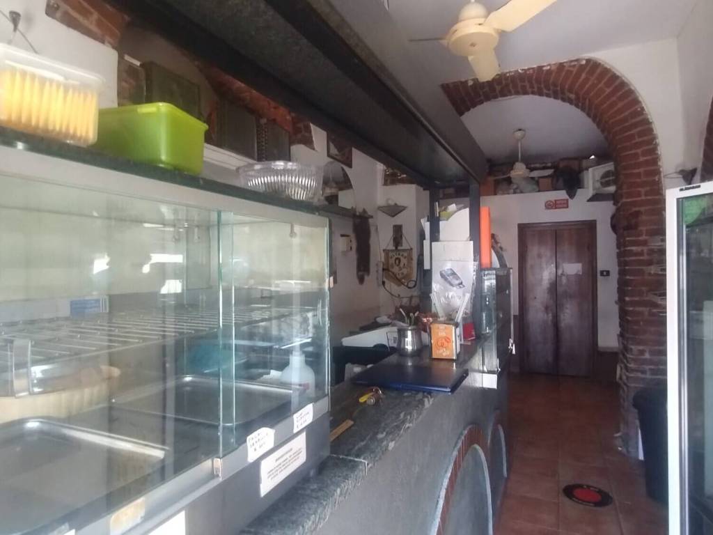negozio in vendita a Genova in zona Marassi