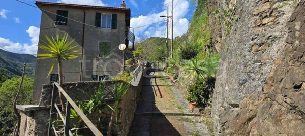 appartamento in vendita a Genova in zona Acquasanta