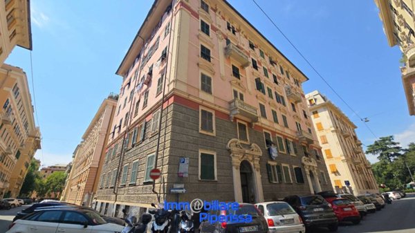 appartamento in vendita a Genova in zona Foce