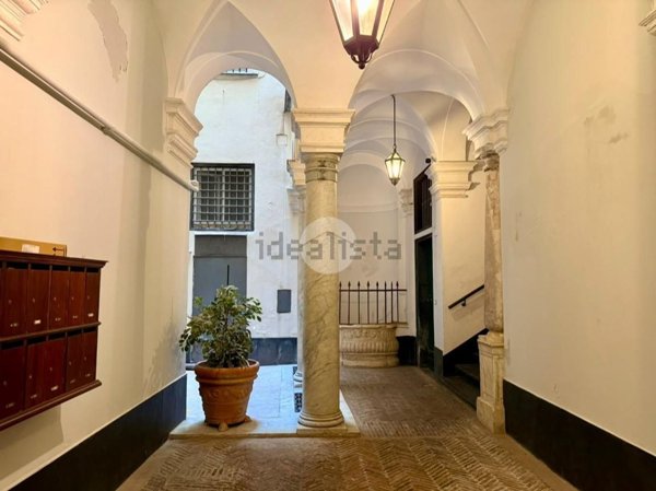 appartamento in vendita a Genova in zona Sottoripa / Maddalena / Molo