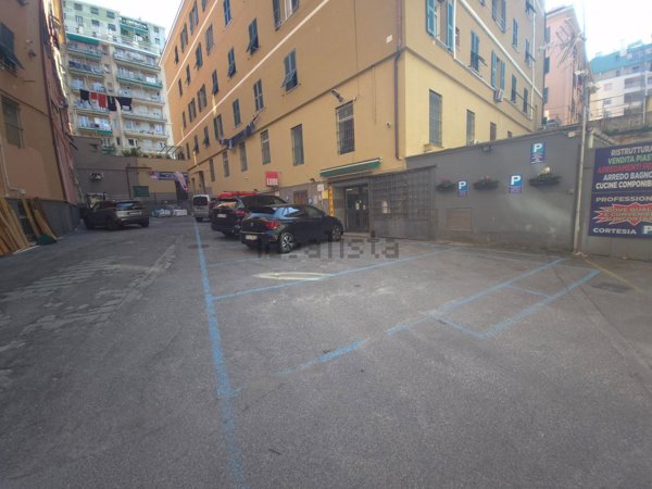 negozio in vendita a Genova in zona Staglieno