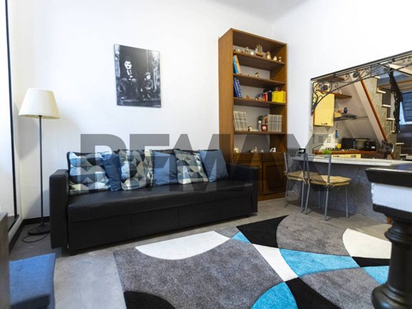 appartamento in vendita a Genova in zona Sottoripa / Maddalena / Molo