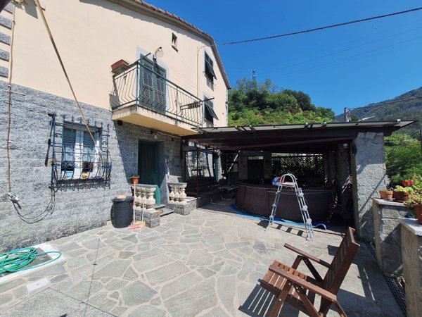 casa indipendente in vendita a Genova in zona Bolzaneto