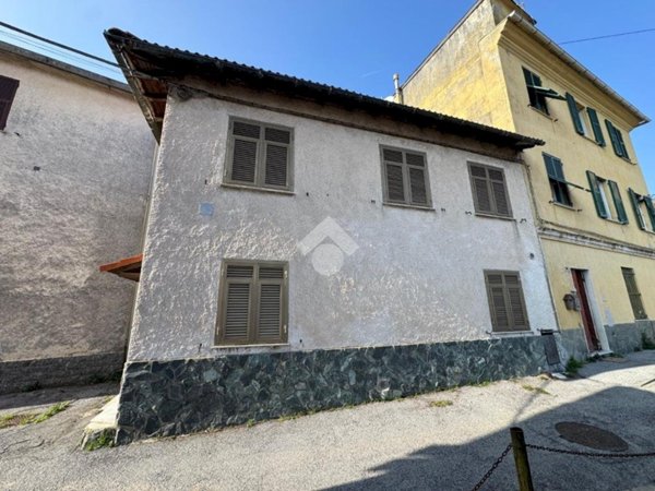 quadrivano in vendita a Genova in zona Bolzaneto