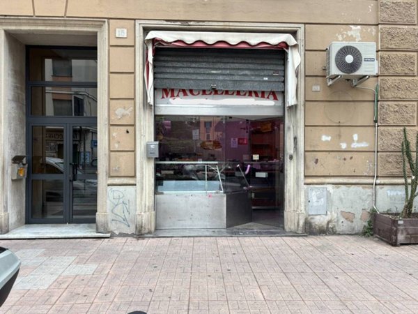 negozio in vendita a Genova in zona Molassana