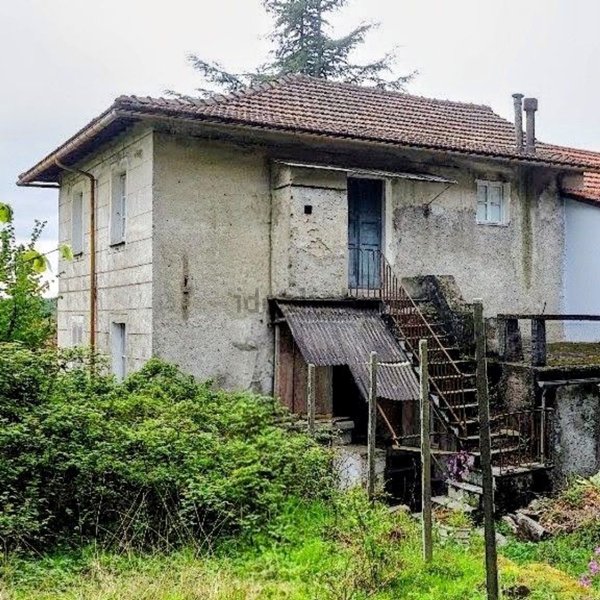 casa indipendente in vendita a Genova in zona Struppa