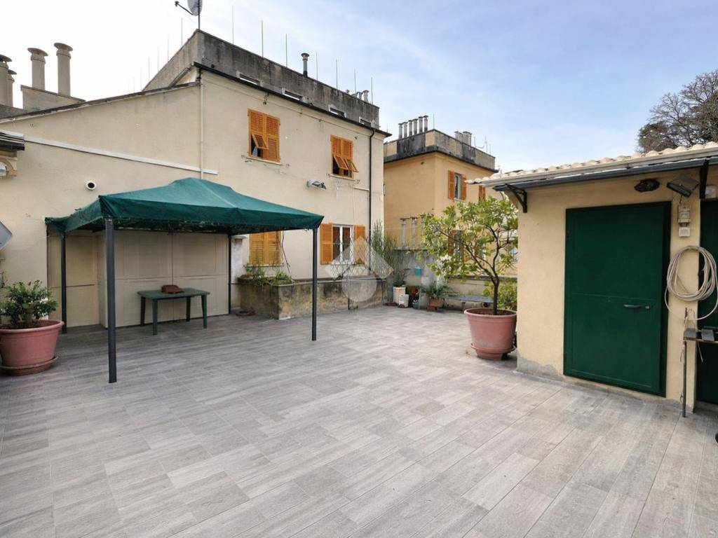 appartamento in vendita a Genova in zona Sestri Ponente
