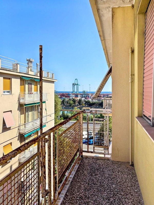 appartamento in vendita a Genova in zona Palmaro / Pra'