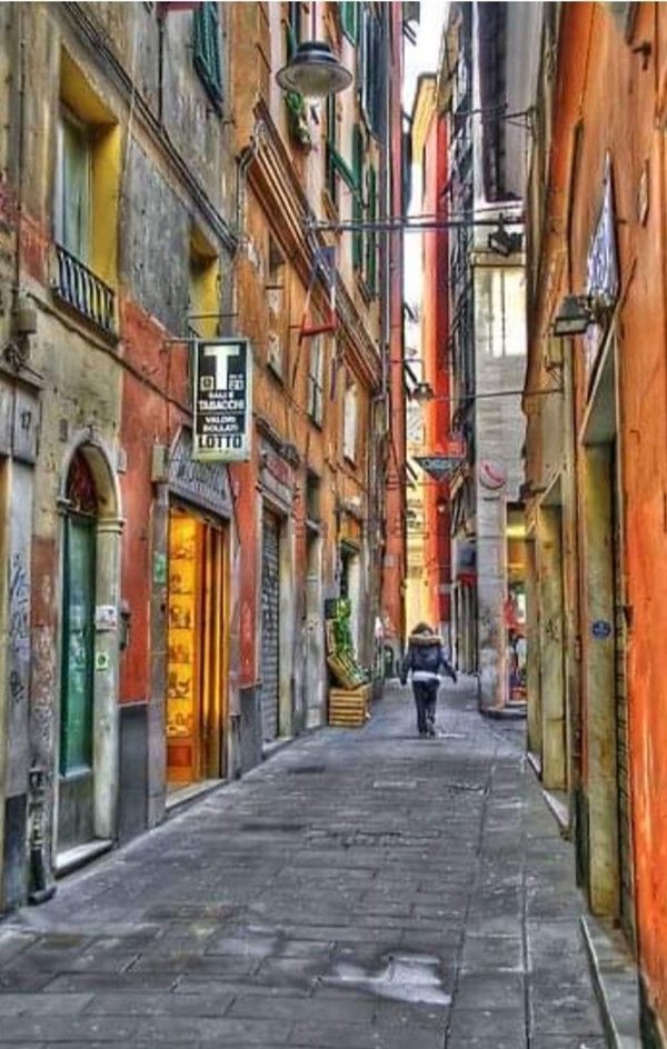 appartamento in vendita a Genova in zona Sottoripa / Maddalena / Molo