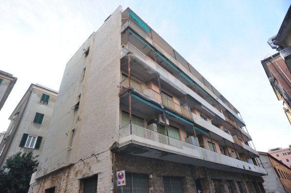 negozio in vendita a Genova in zona Sestri Ponente