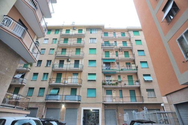 negozio in vendita a Genova in zona Palmaro / Pra'
