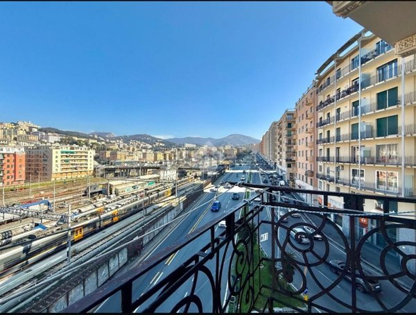 appartamento in vendita a Genova in zona Foce