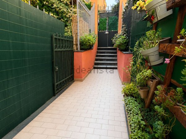 appartamento in vendita a Genova in zona Sestri Ponente