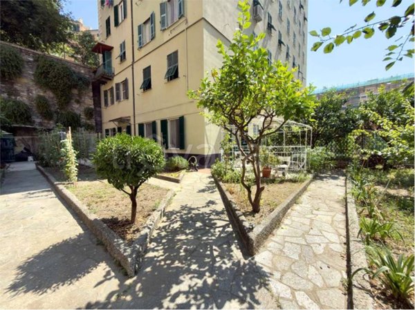 appartamento in vendita a Genova in zona Carignano