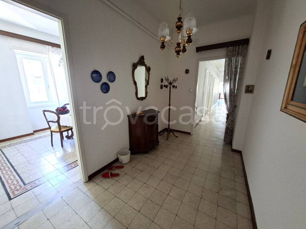 appartamento in vendita a Genova in zona Rivarolo