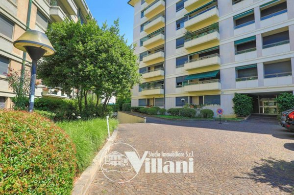 appartamento in vendita a Genova in zona Carignano