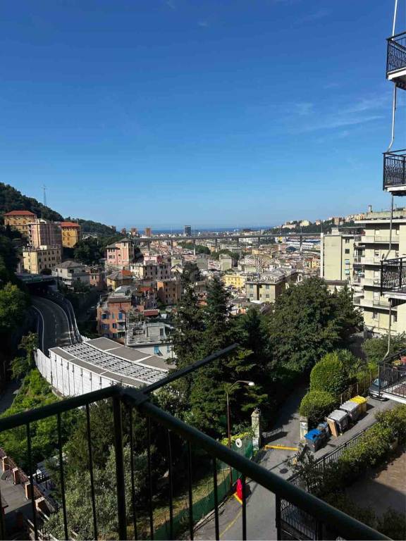 appartamento in vendita a Genova in zona Rivarolo