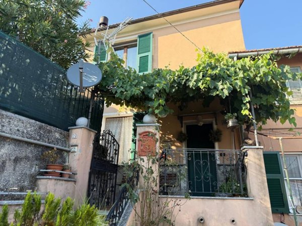 casa indipendente in vendita a Genova in zona Molassana