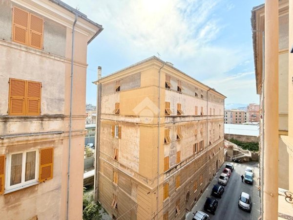 appartamento in vendita a Genova in zona Sestri Ponente