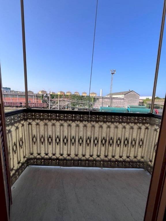 appartamento in vendita a Genova in zona Sestri Ponente