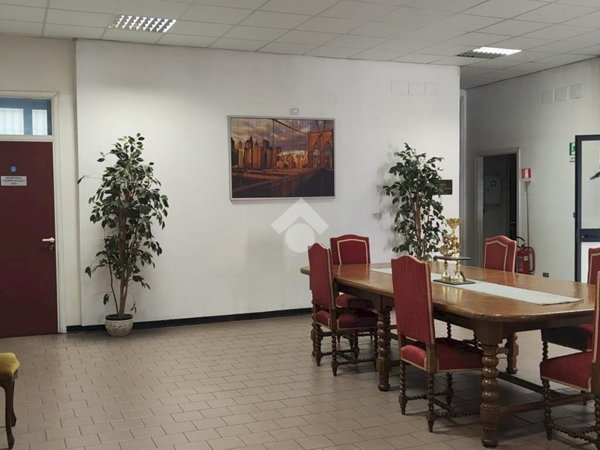 ufficio in vendita a Genova in zona Sampierdarena