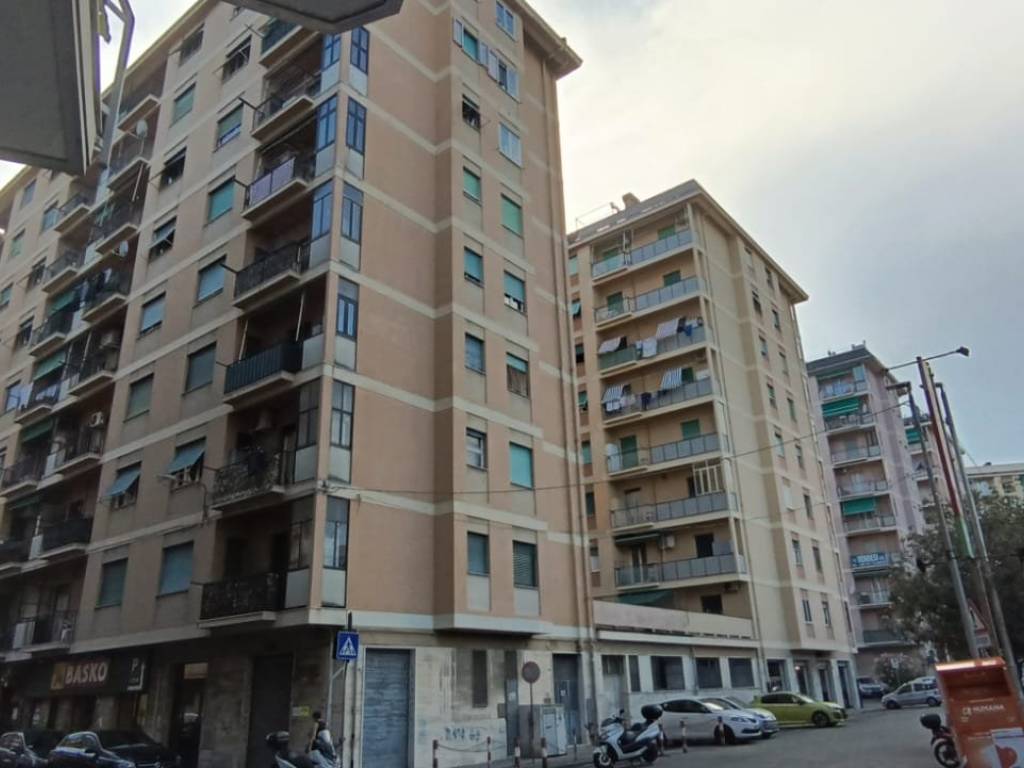 appartamento in vendita a Genova in zona Sestri Ponente