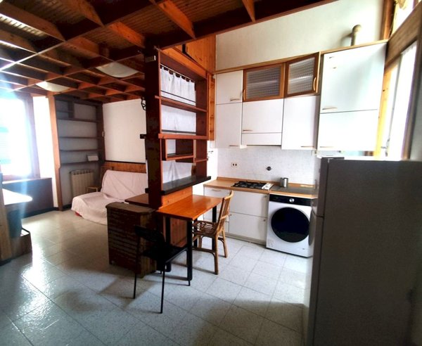 appartamento in vendita a Genova in zona Sottoripa / Maddalena / Molo