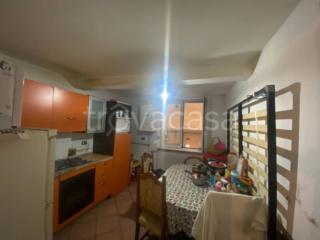 appartamento in vendita a Genova in zona Sottoripa / Maddalena / Molo