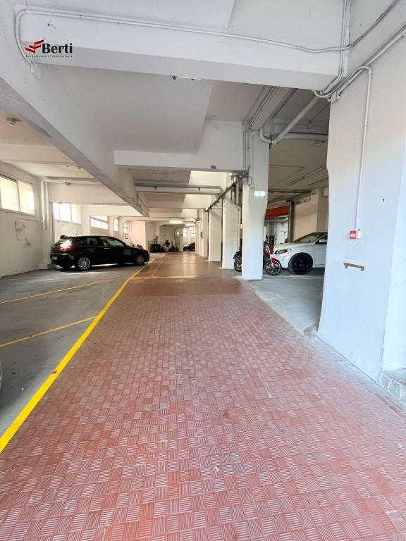 box auto in vendita a Genova in zona Staglieno