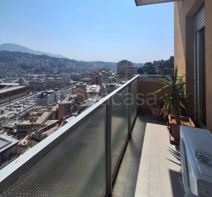 appartamento in vendita a Genova in zona Staglieno