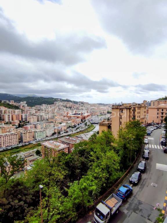 appartamento in vendita a Genova in zona Staglieno