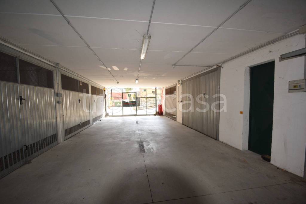 negozio in vendita a Genova in zona Palmaro / Pra'