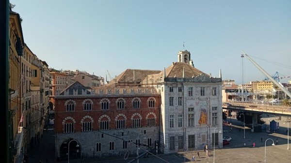 appartamento in vendita a Genova in zona Sottoripa / Maddalena / Molo