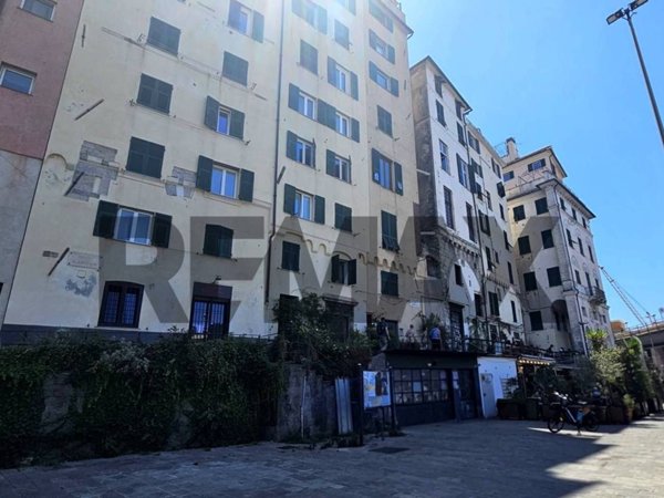 appartamento in vendita a Genova in zona Sottoripa / Maddalena / Molo