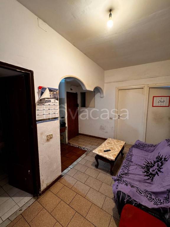appartamento in vendita a Genova in zona Sottoripa / Maddalena / Molo