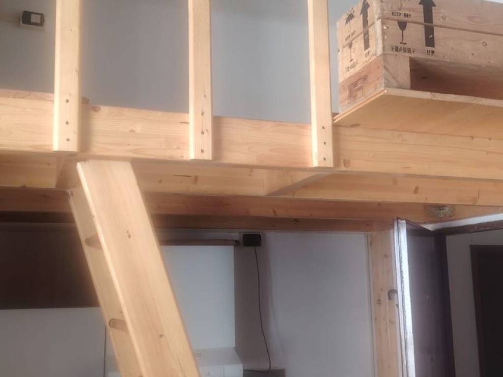 appartamento in vendita a Genova in zona Sottoripa / Maddalena / Molo