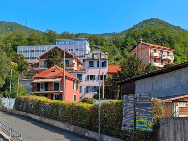 appartamento in vendita a Genova in zona Molassana