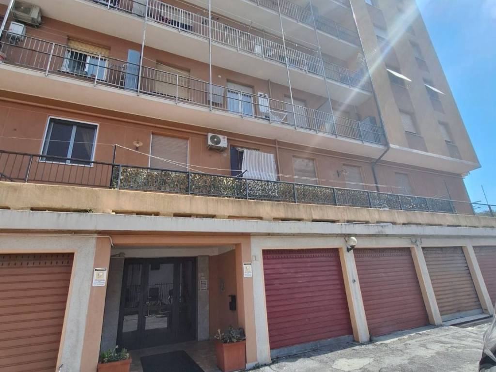 appartamento in vendita a Genova in zona Rivarolo