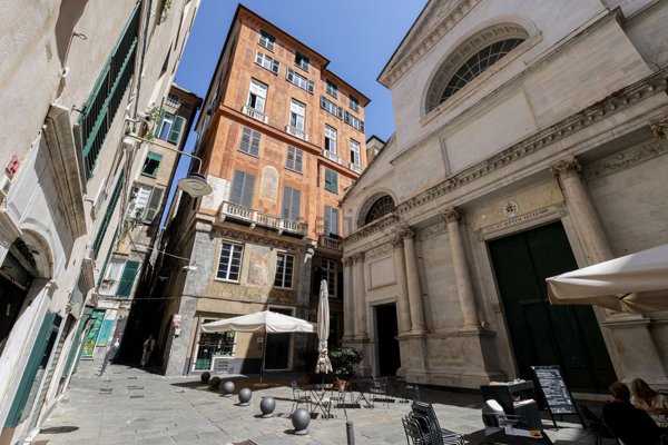 appartamento in vendita a Genova in zona Sottoripa / Maddalena / Molo