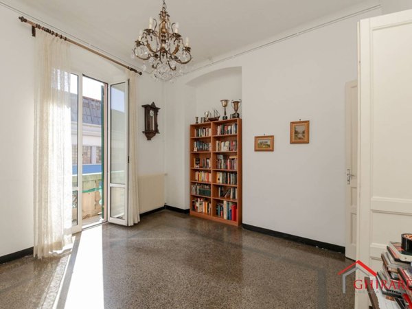appartamento in vendita a Genova in zona Sestri Ponente