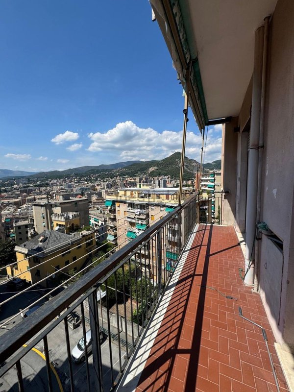 appartamento in vendita a Genova in zona Sestri Ponente