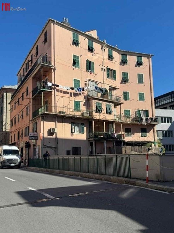 appartamento in vendita a Genova in zona Sestri Ponente