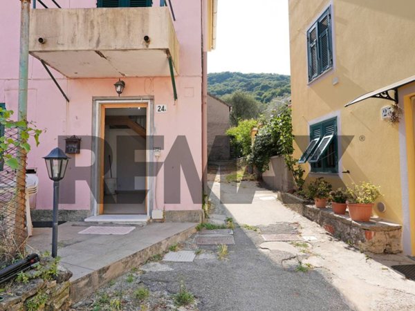 casa indipendente in vendita a Genova in zona Molassana