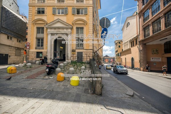 appartamento in vendita a Genova in zona Sottoripa / Maddalena / Molo