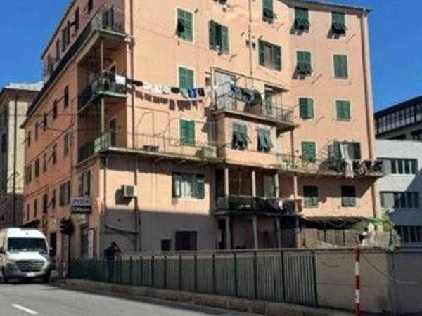 appartamento in vendita a Genova in zona Sestri Ponente