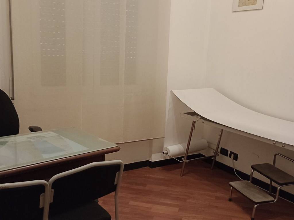 ufficio in vendita a Genova in zona Foce