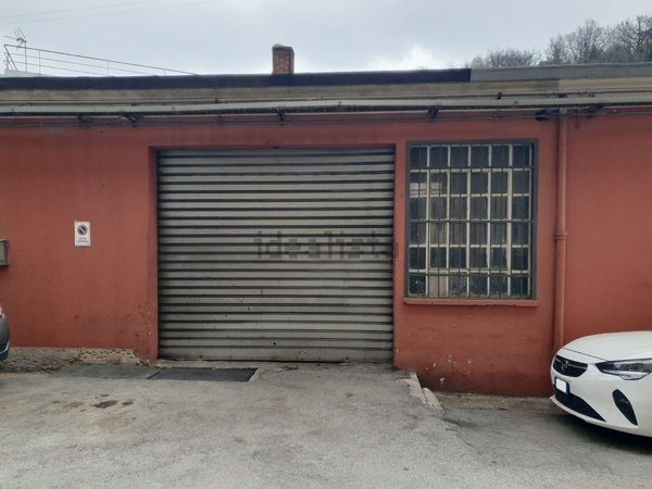 locale commerciale in vendita a Genova in zona Borzoli